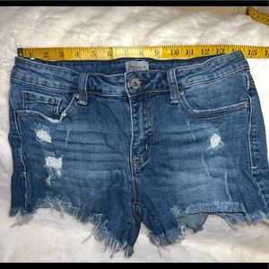 Special A frayed short